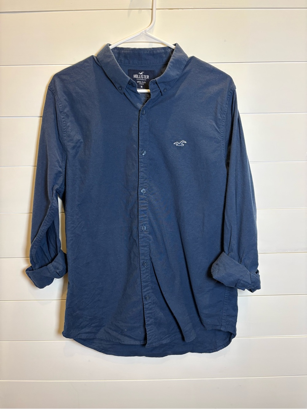 Hollister Men's Epic Flex Stretch Button-Down Shirt in Navy Blue